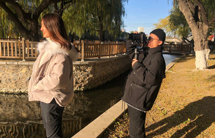 创新教学思维，促成全面提升——国际摄影班师生外拍教学用视频