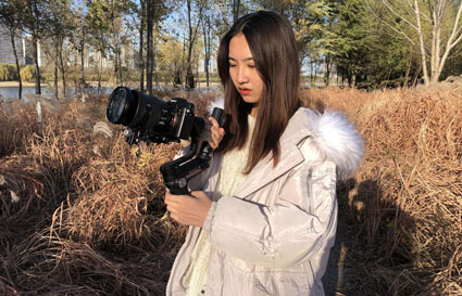 亲力亲为,拍出完美的“最后一帧”——摄影班外拍校庆视频 亲力亲为,拍出完美的“最后一帧”——摄影班外拍校庆视频