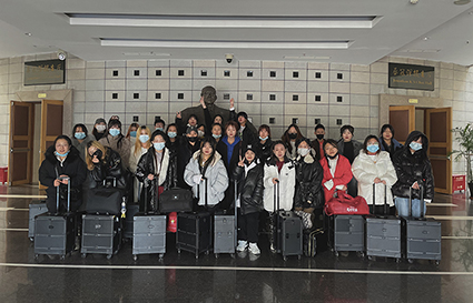 提升本领，追逐梦想——国际化妆班学员助妆东北大学校园晚会