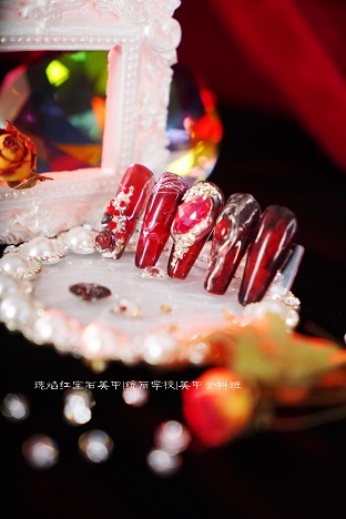 瑰焰红宝石美甲