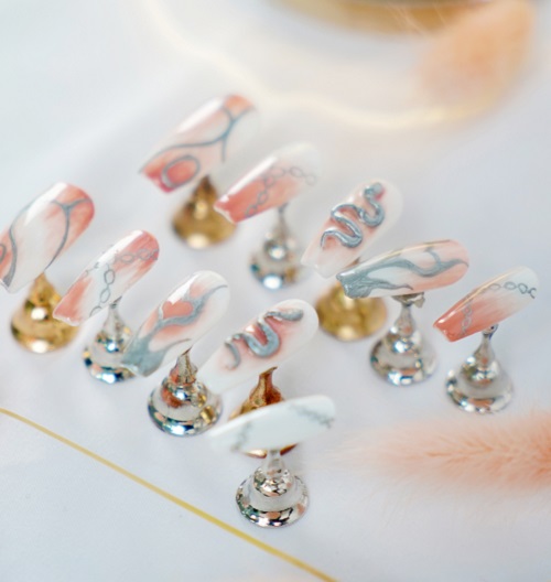 初中毕业学美甲怎么样