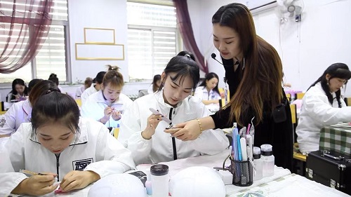 初中毕业学什么