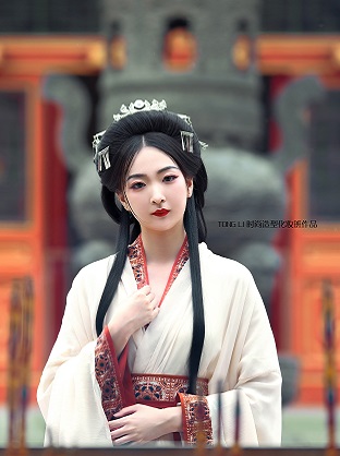 战国袍的古典韵味