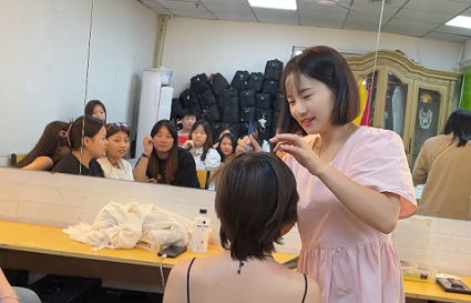 小白学化妆怎么开始 学化妆有必要去学校学吗?沈阳化妆学校解析	