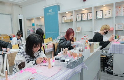 沈阳美甲师培训学校：美甲师必备的专业知识