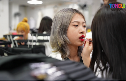 沈阳化妆培训班：学化妆要精准定位自己的需求