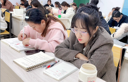 沈阳美容培训班：初级美容师和高级美容师区别在哪？