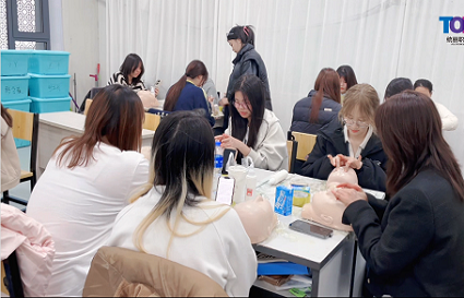 美容培训班课程！成人美容培训学校！