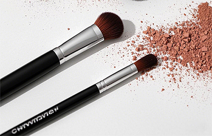 眼妆显脏？底妆卡粉？都是化妆刷的错_沈阳化妆学校