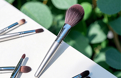 不同的美妆工具该如何清洗_沈阳化妆学校