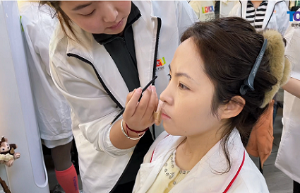 化妆培训班得多少钱一个月