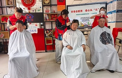青春志愿剪 爱心从“头”传——浑南青年志愿服务活动走进文欣苑社区