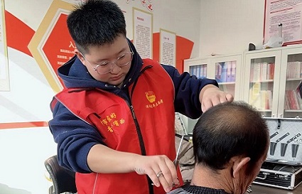 青春志愿剪，爱心从“头”传 ——浑南青年志愿服务活动走进南三家子村