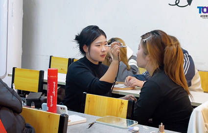 想学化妆怎么找学校 沈阳化妆学校 