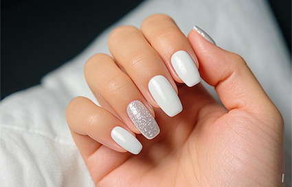 白色磨砂美甲脏了怎么洗有用_沈阳美甲学校