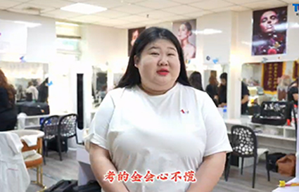 王小月祝2025年高考考生考试顺利，取得优异成绩