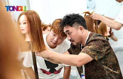 想学习美发？统丽美发学校很好